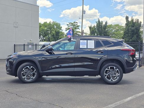 Used 2024 Chevrolet Trax LT FWD image 18