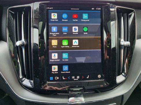 Used 2025 Volvo XC60 B5 Core image 27