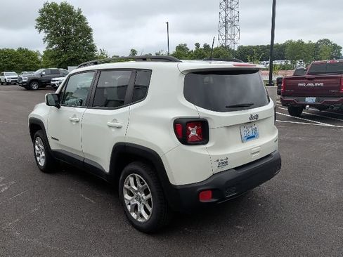 Used 2018 Jeep Renegade Latitude AWD/4WD image 4