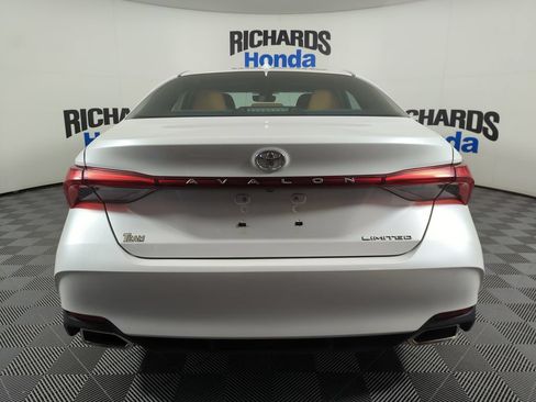 Used 2019 Toyota Avalon Limited FWD image 4