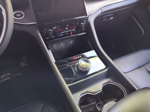 Used 2024 Jeep Grand Cherokee L Limited image 14