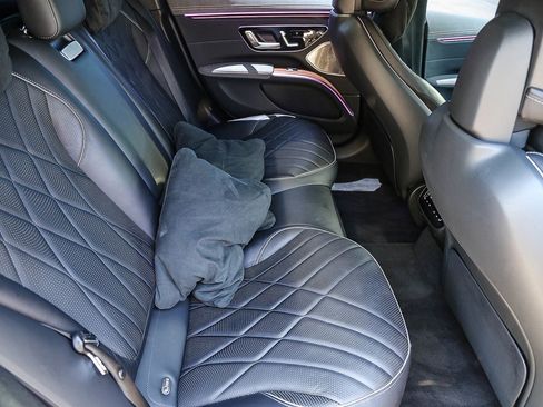 Used 2023 Mercedes-Benz EQS 580 4MATIC Sedan image 16