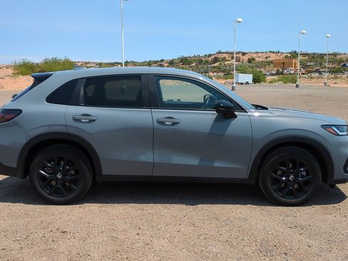 Used 2024 Honda HR-V Sport image 2