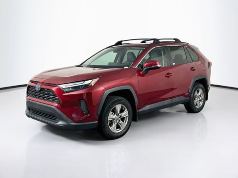 Used 2022 Toyota RAV4 XLE w/ Convenience Package AWD/4WD image 3
