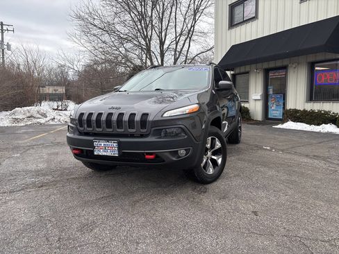 Used 2018 Jeep Cherokee Trailhawk w/ Comfort/Convenience Group image 1