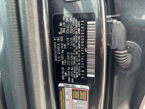 Used 2024 Kia Sorento S FWD image 32