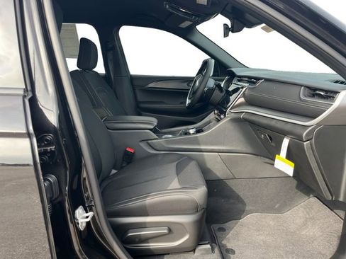 New 2025 Jeep Grand Cherokee L Laredo image 15