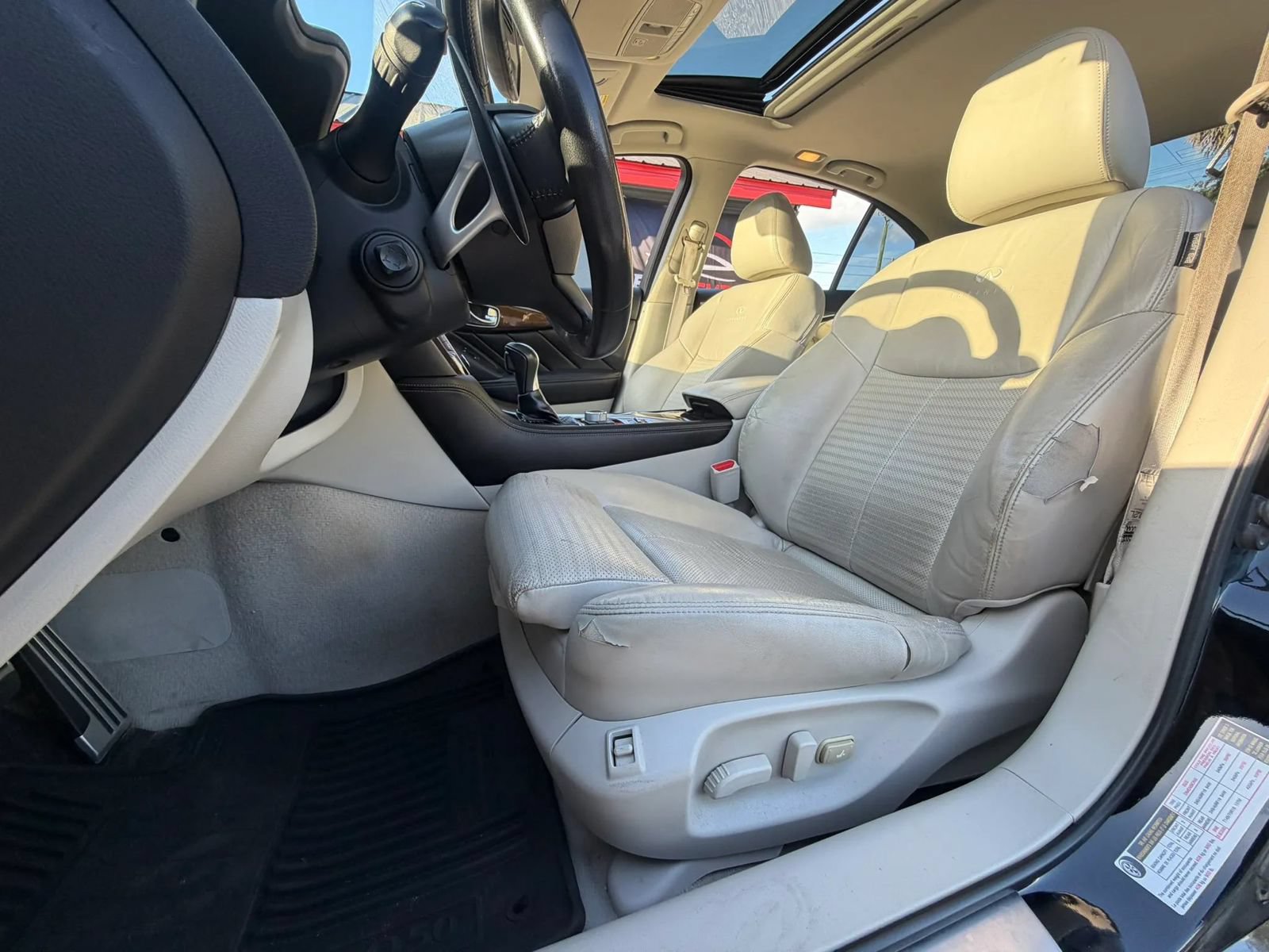 Used 2014 INFINITI Q50 w/ Technology Package RWD image 6