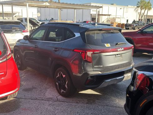 Used 2024 Kia Seltos EX FWD image 5