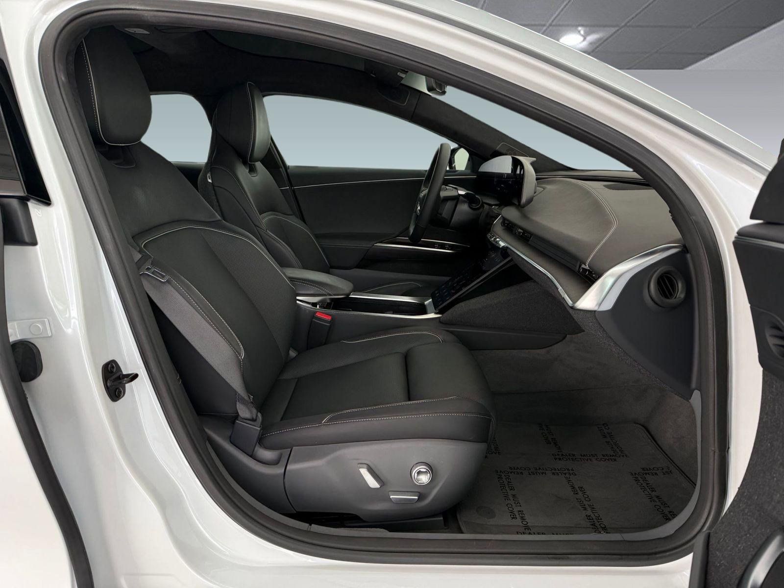 Used 2025 Lucid Air Touring AWD/4WD image 23