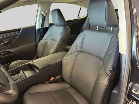 Certified 2024 Lexus ES 250 250 w/ Premium Package image 21