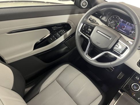 Used 2023 Land Rover Range Rover Evoque R-Dynamic SE image 9