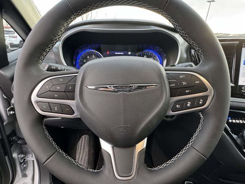 New 2026 Chrysler Pacifica Select image 17