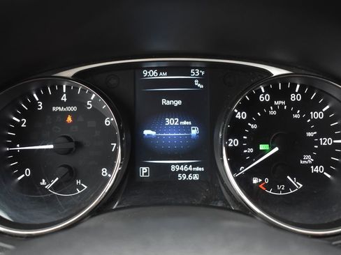 Used 2016 Nissan Rogue SV w/ SV Premium Package image 11