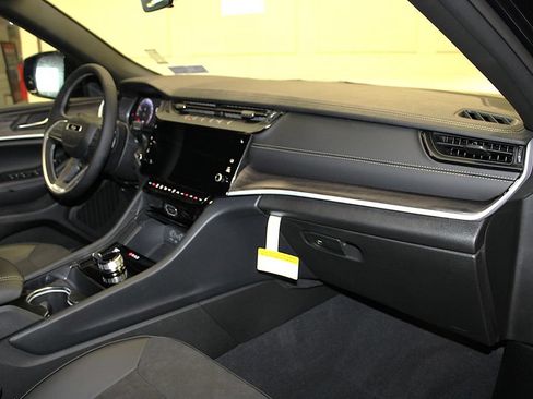 New 2026 Jeep Grand Cherokee Altitude AWD/4WD image 29