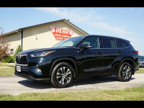 Used 2021 Toyota Highlander XLE image 1