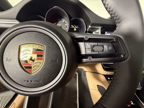 New 2025 Porsche Macan image 40