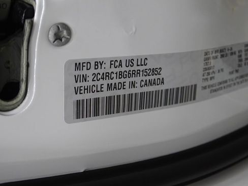 Used 2024 Chrysler Pacifica Touring-L image 16