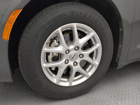 Used 2021 Chrysler Pacifica Touring-L FWD image 31