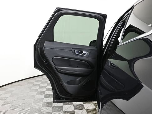 Used 2023 Volvo XC60 B5 Plus image 31