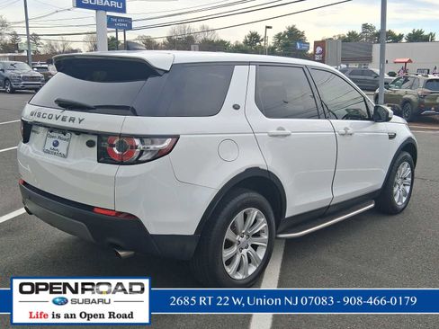 Used 2017 Land Rover Discovery Sport SE image 7