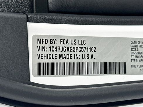 Used 2023 Jeep Grand Cherokee Altitude image 30