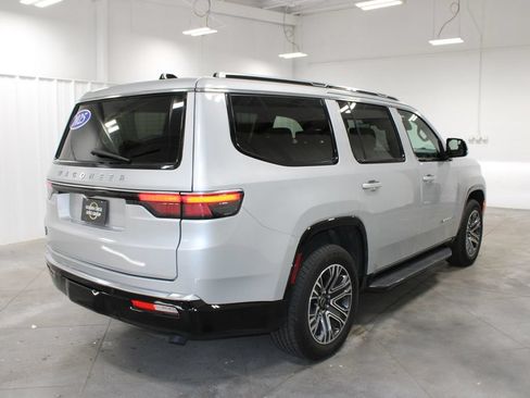 Used 2025 Jeep Wagoneer Series II w/ 8-Passenger Seating Package AWD/4WD image 9