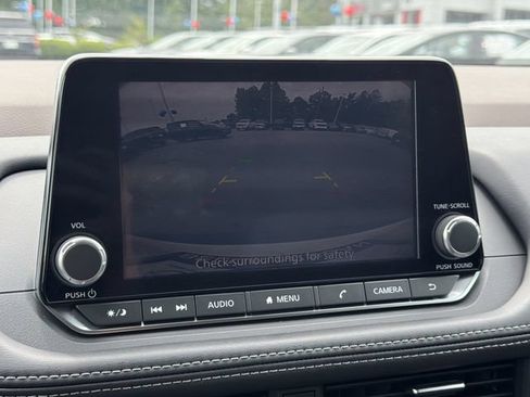 Used 2022 Nissan Rogue S FWD image 14