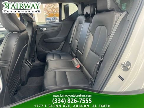 Used 2024 Volvo XC40 B5 Plus w/ Climate Package image 11