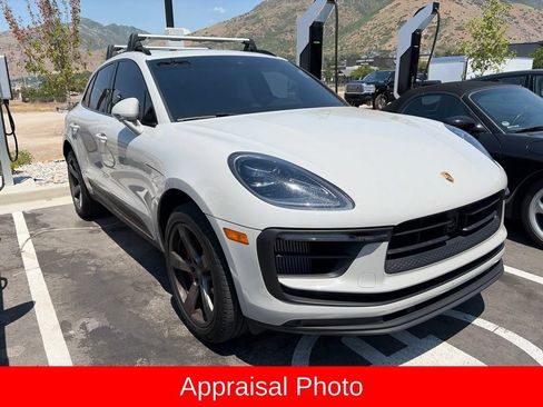 Certified 2024 Porsche Macan S AWD/4WD image 1