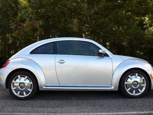 Used 2012 Volkswagen Beetle 2.5 image 4