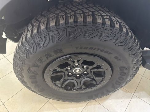 Used 2023 Ford Bronco Wildtrak image 30