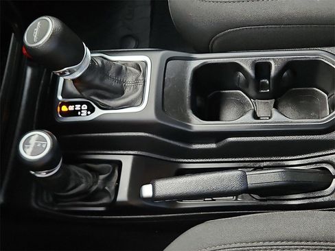 Used 2021 Jeep Gladiator Willys image 25