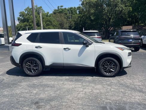 Used 2023 Nissan Rogue S FWD image 2