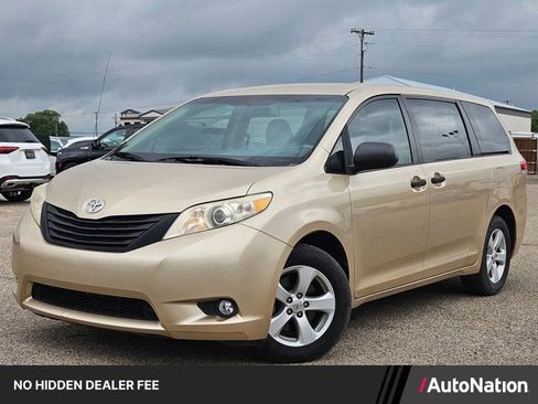 Used 2012 Toyota Sienna FWD image 1