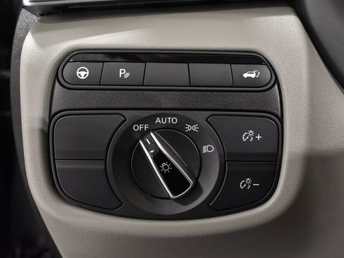 Certified 2025 INFINITI QX50 Luxe image 16