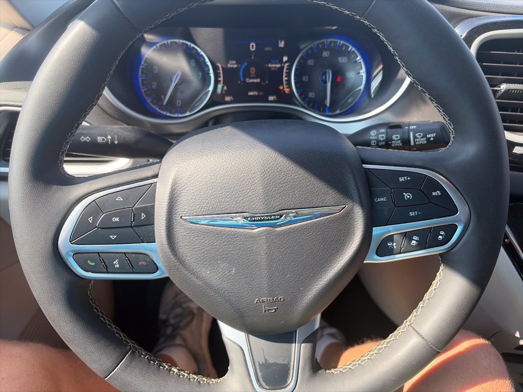 Used 2024 Chrysler Pacifica Touring-L FWD image 20