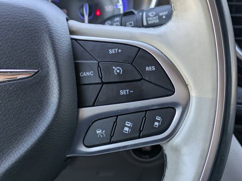 Used 2018 Chrysler Pacifica Limited w/ Advanced Safetytec Group image 25