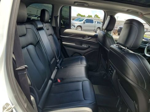 Used 2023 Jeep Grand Cherokee Limited AWD/4WD image 28