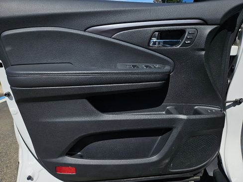 Certified 2022 Honda Pilot Special Edition image 11