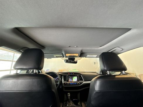 Used 2019 Toyota Highlander XLE image 16