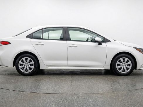 Used 2025 Toyota Corolla LE FWD image 11