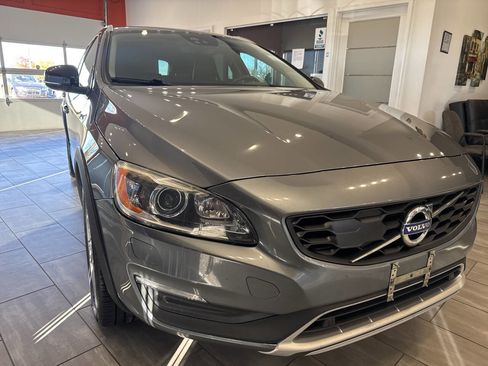 Used 2018 Volvo V60 T5 Cross Country Platinum image 1