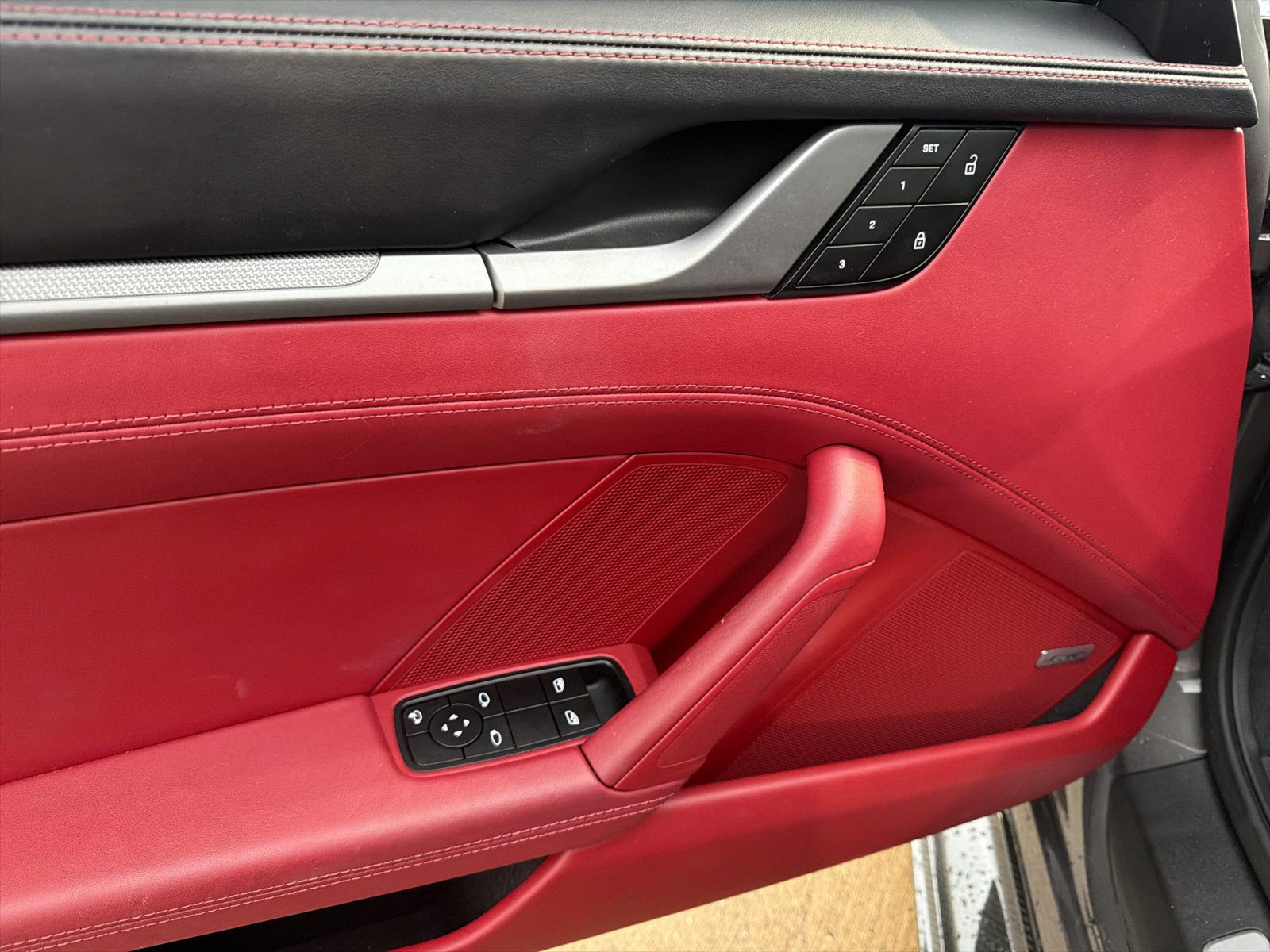 Used 2022 Porsche 911 Carrera RWD image 2
