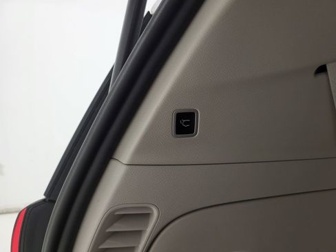 Used 2024 Chrysler Voyager LX FWD image 6