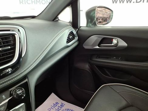 Used 2020 Chrysler Pacifica Limited w/ S Appearance Package FWD image 24