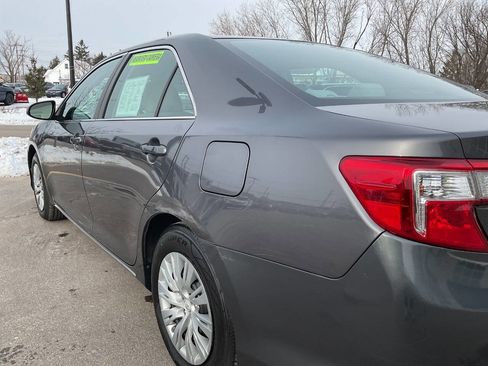 Used 2014 Toyota Camry LE image 5