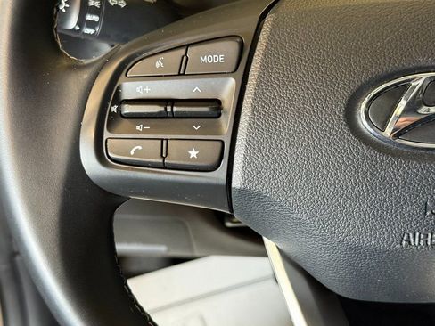 Used 2024 Hyundai Venue SEL image 11