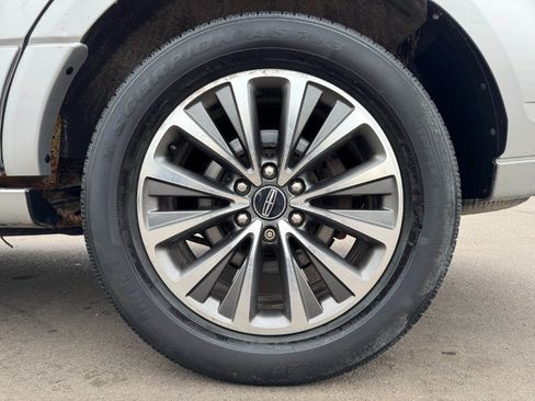 Used 2015 Lincoln Navigator 4WD image 13