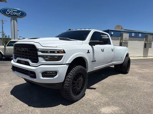 Used 2025 RAM 3500 Limited AWD/4WD image 2